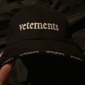 Vetements hat